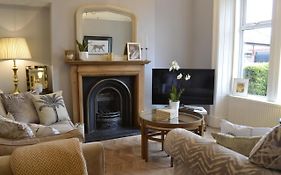 Stunning Period Townhouse With Garden, Walking Distance To Town
